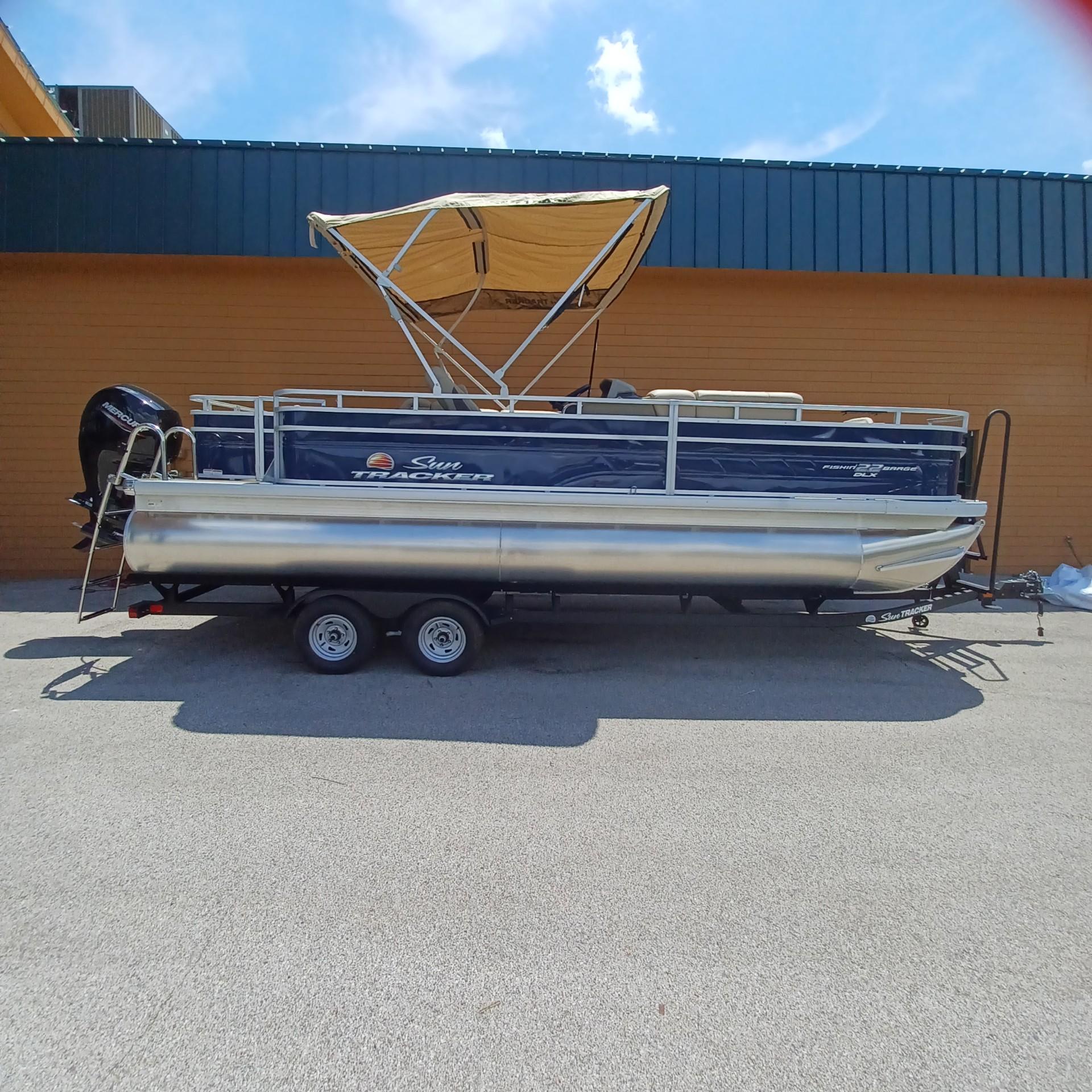 2025 Sun Tracker Fishin' Barge 22 DLX