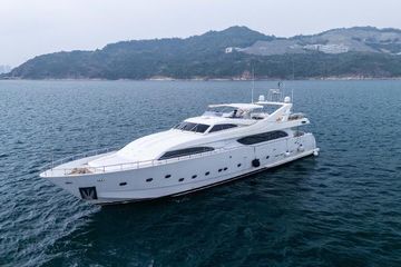 2005 Ferretti Yachts Custom Line 112