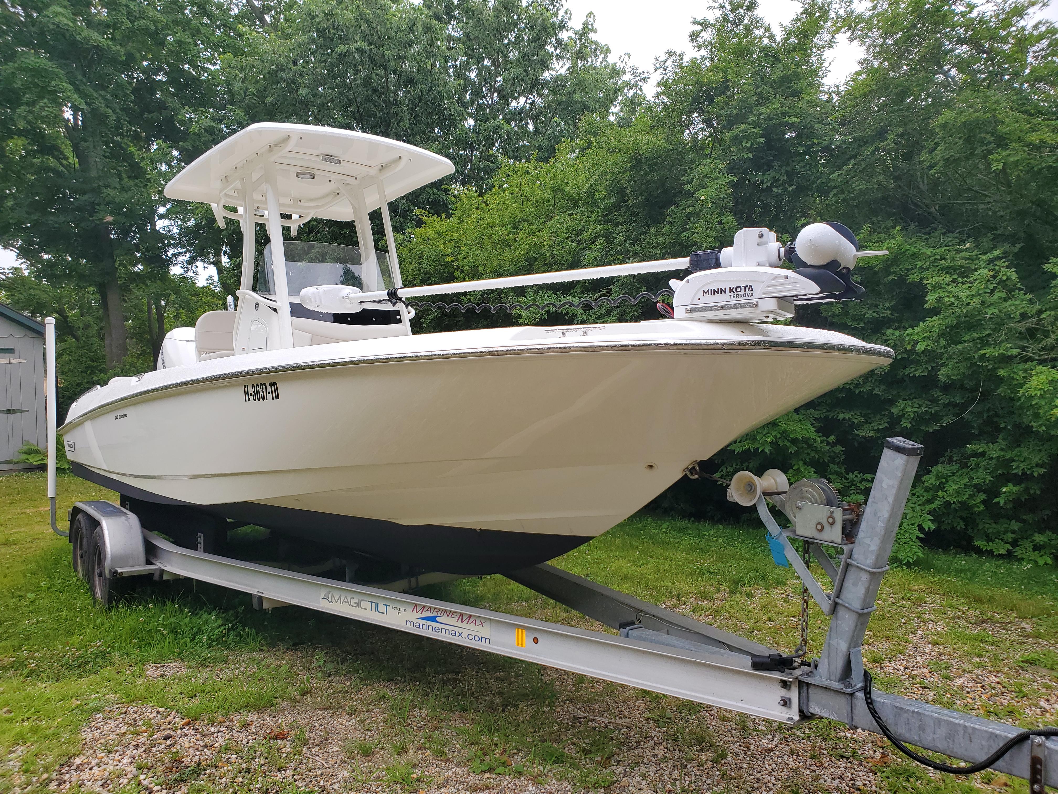 2018 Boston Whaler 240 Dauntless
