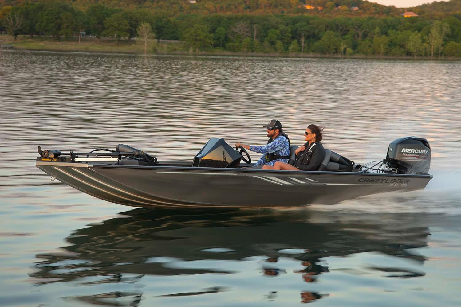 Crestliner Boat image