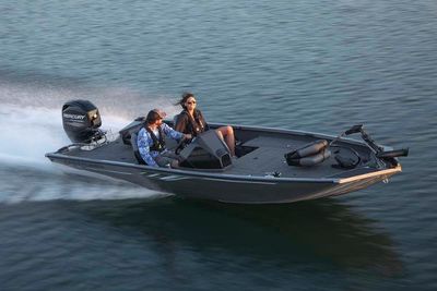 Crestliner XFC 179 Boat