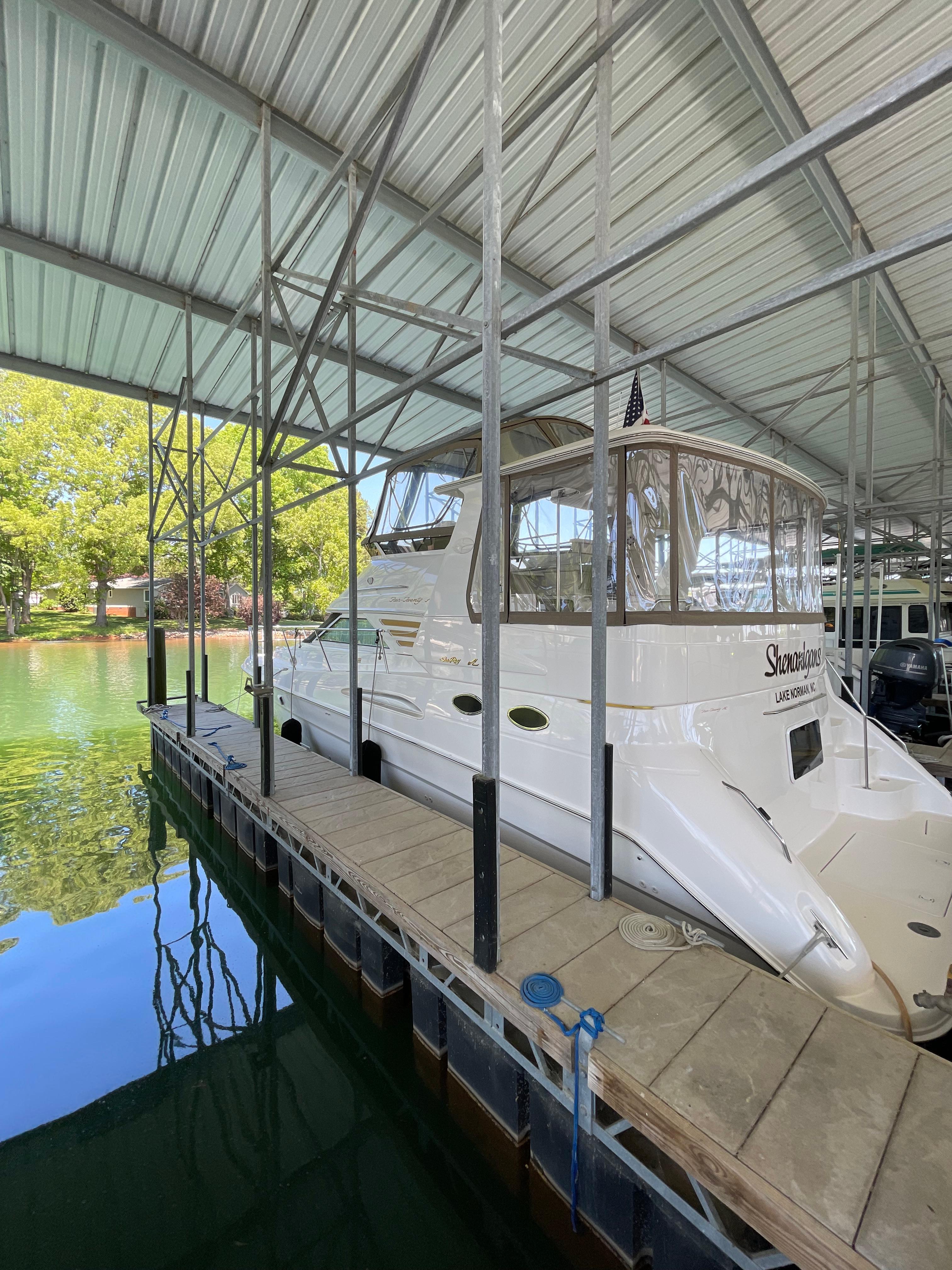 1999 Sea Ray 420 Aft Cabin