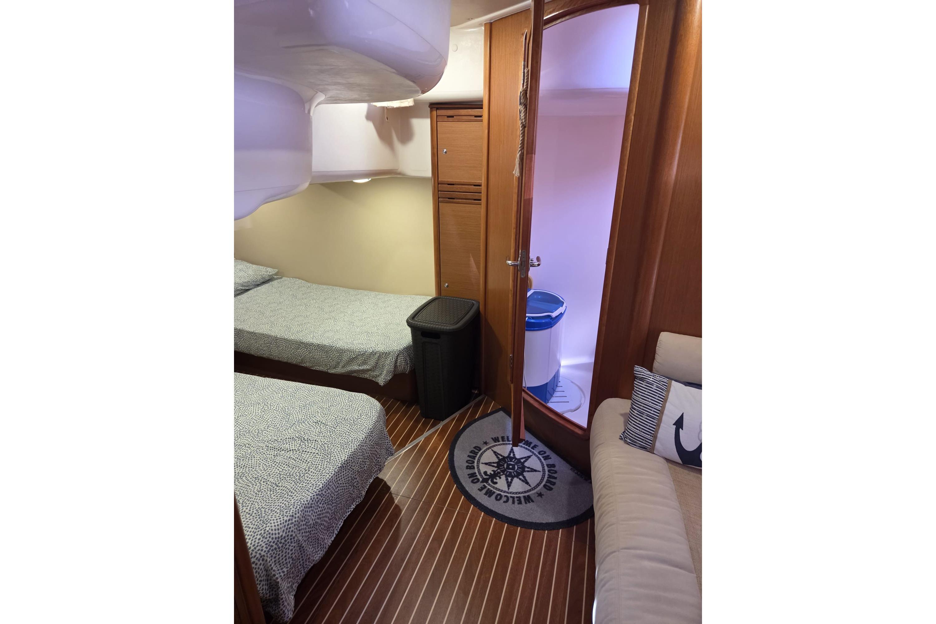 2010 Bavaria 42 HT