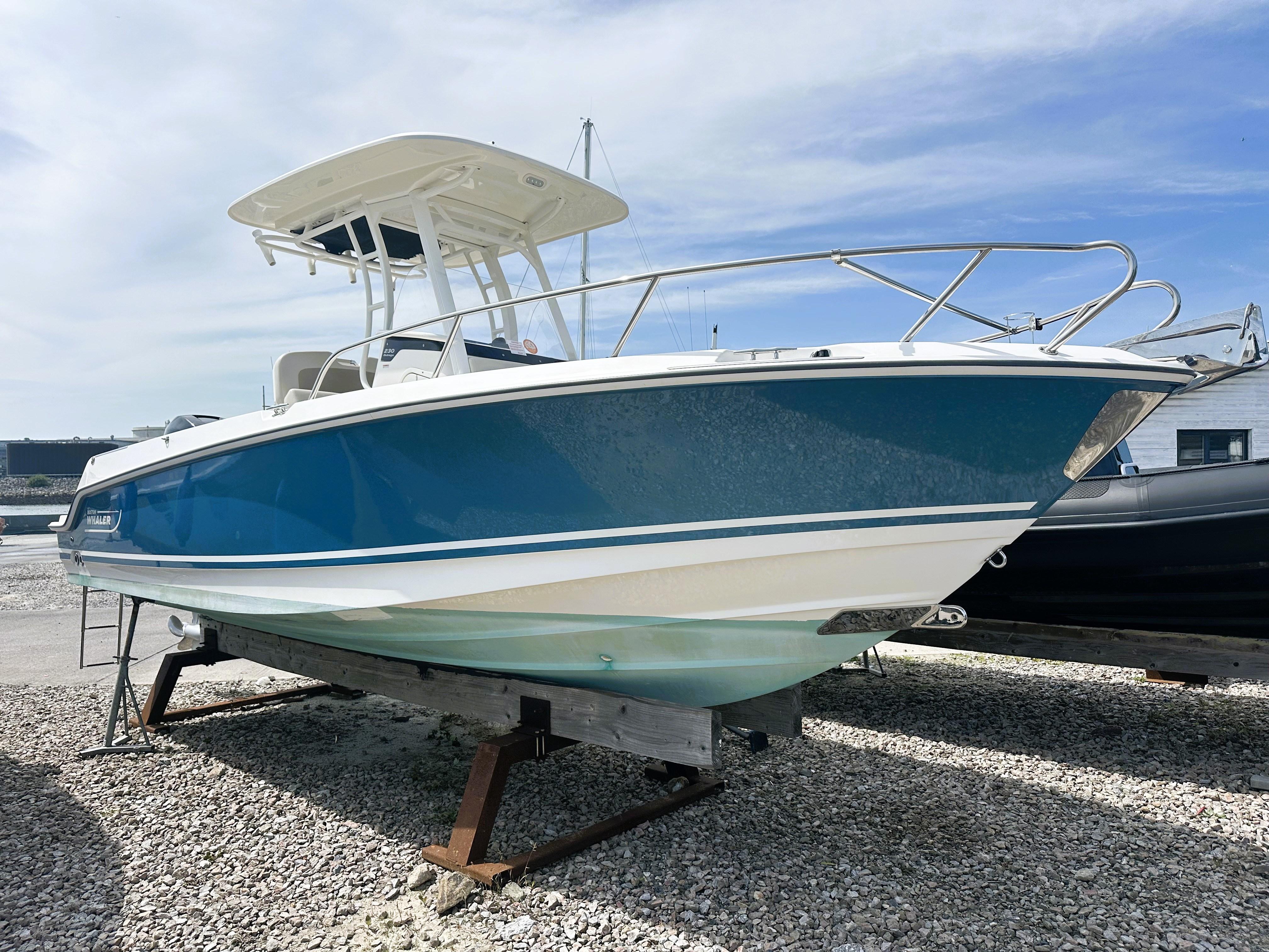 2017 Boston Whaler 230 Outrage