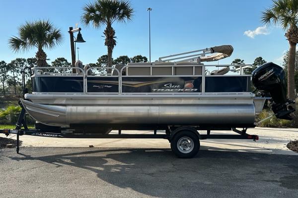 2025 Sun Tracker Bass Buggy 18 DLX