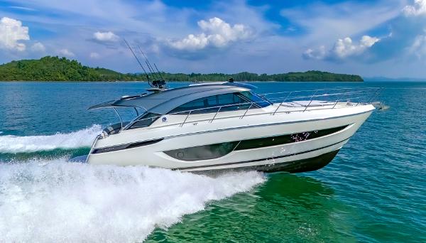 2023 Riviera 4600 Sport Yacht