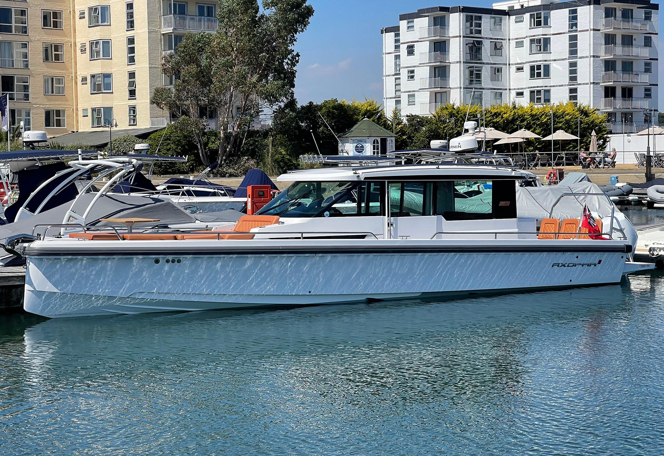 2020 Axopar 37 Sports Cabin