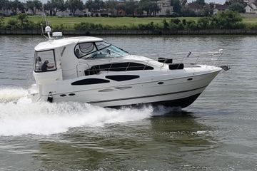 2004 Cruisers Yachts 405 Express Motoryacht