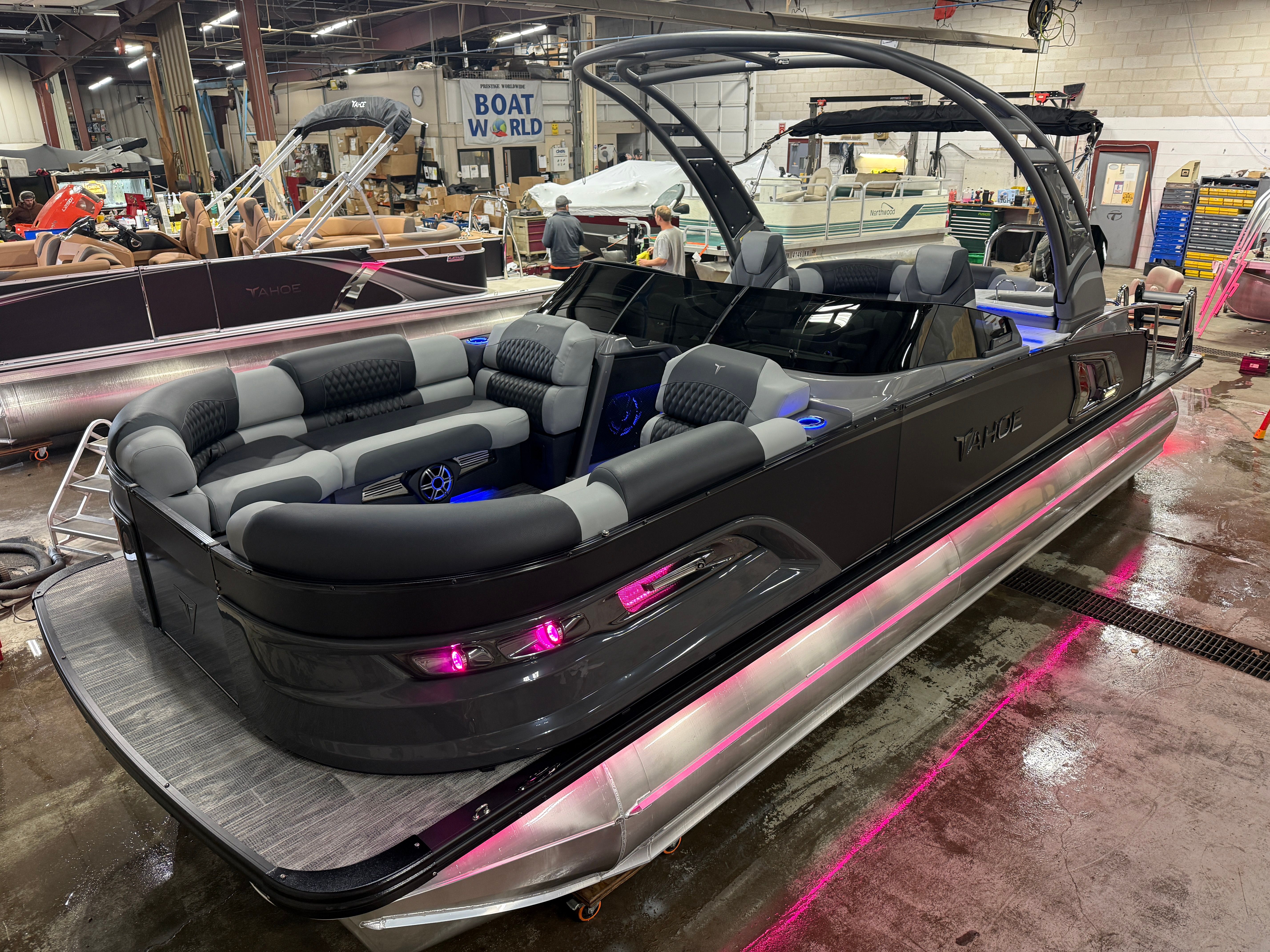 2026 Tahoe Grand Tahoe 2585 Elite Windshield Tritoon & Mercury 400HP V10