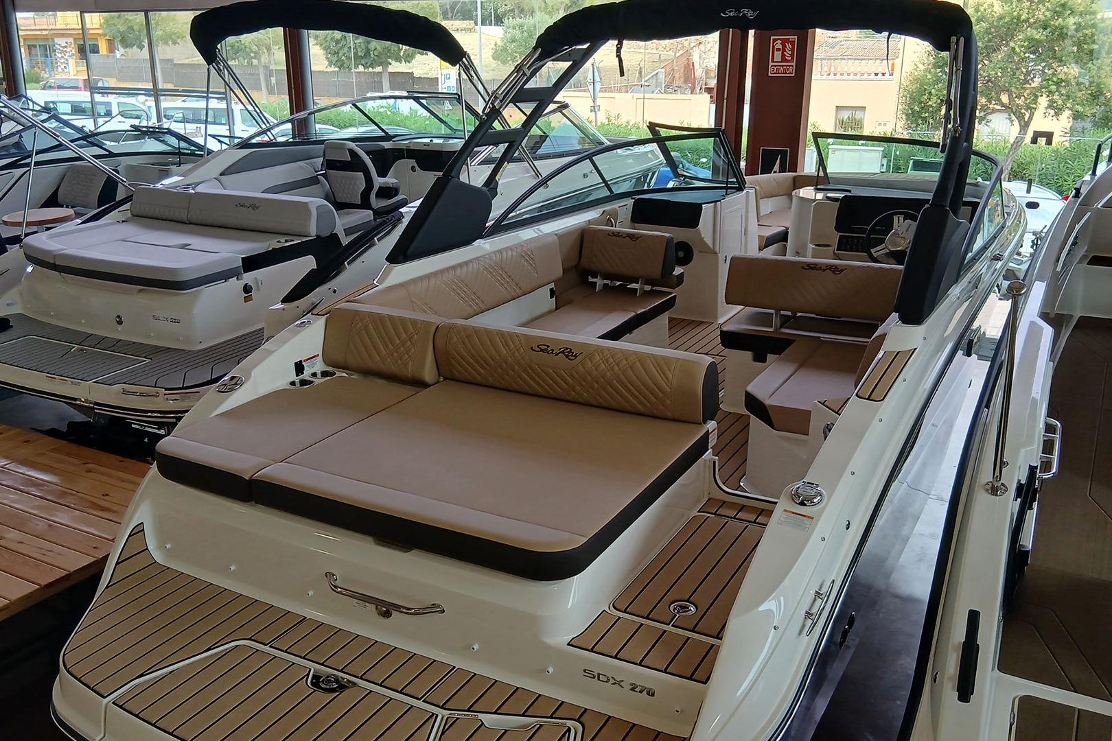 2026 Sea Ray SDX 270
