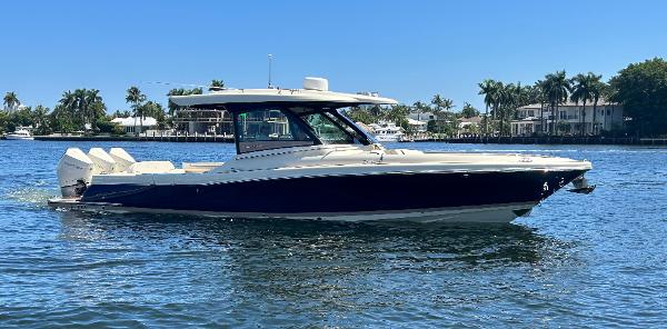 Chris-Craft 35 CALYPSO 2023 Chris-Craft 35 CALYPSO boat cruising on a sunny day.