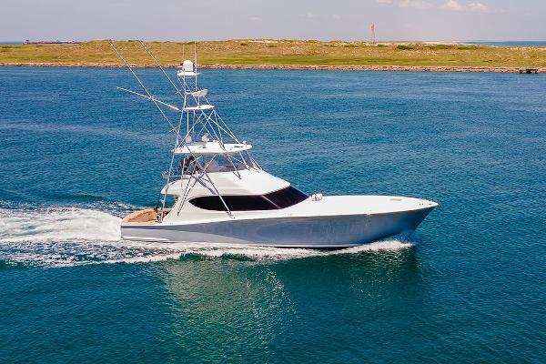 Hatteras 63 GT 2014 Hatteras 63 GT yacht cruising on open water.