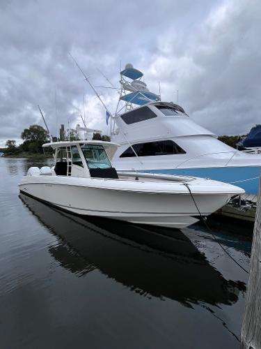 Boston Whaler 350 Outrage