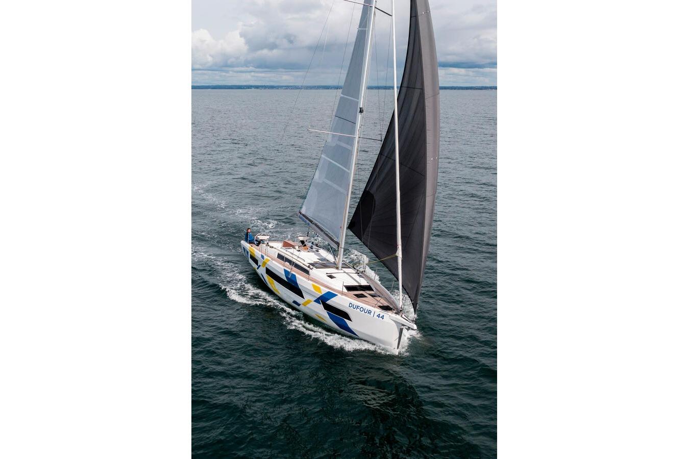 2026 Dufour 44