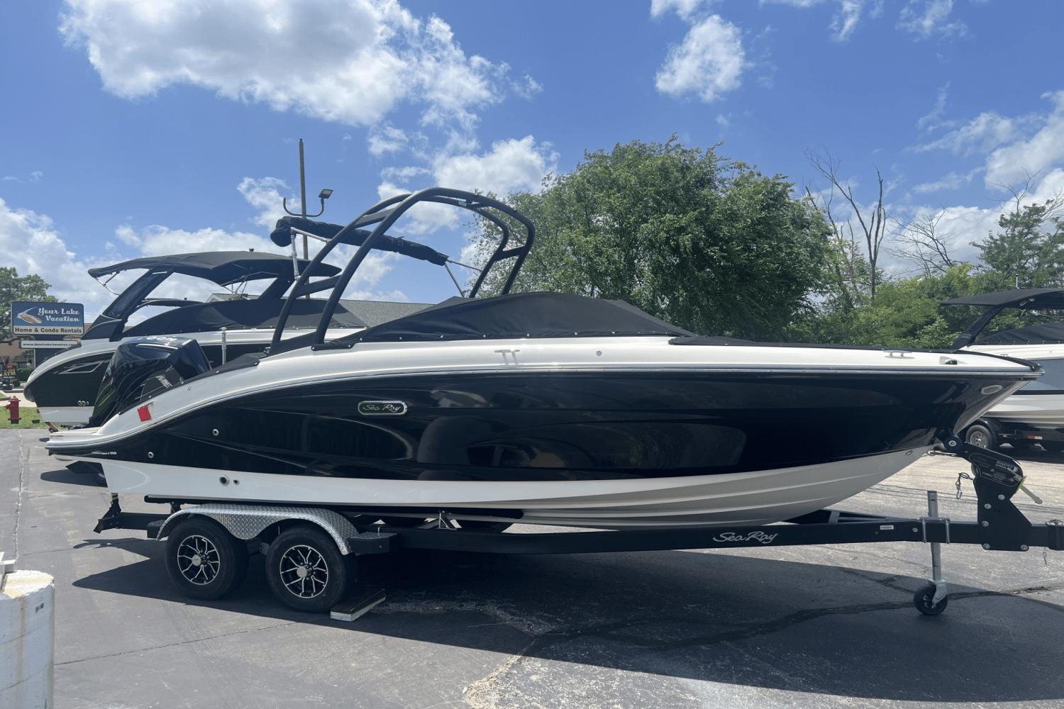 2025 Sea Ray SPX 210 Outboard