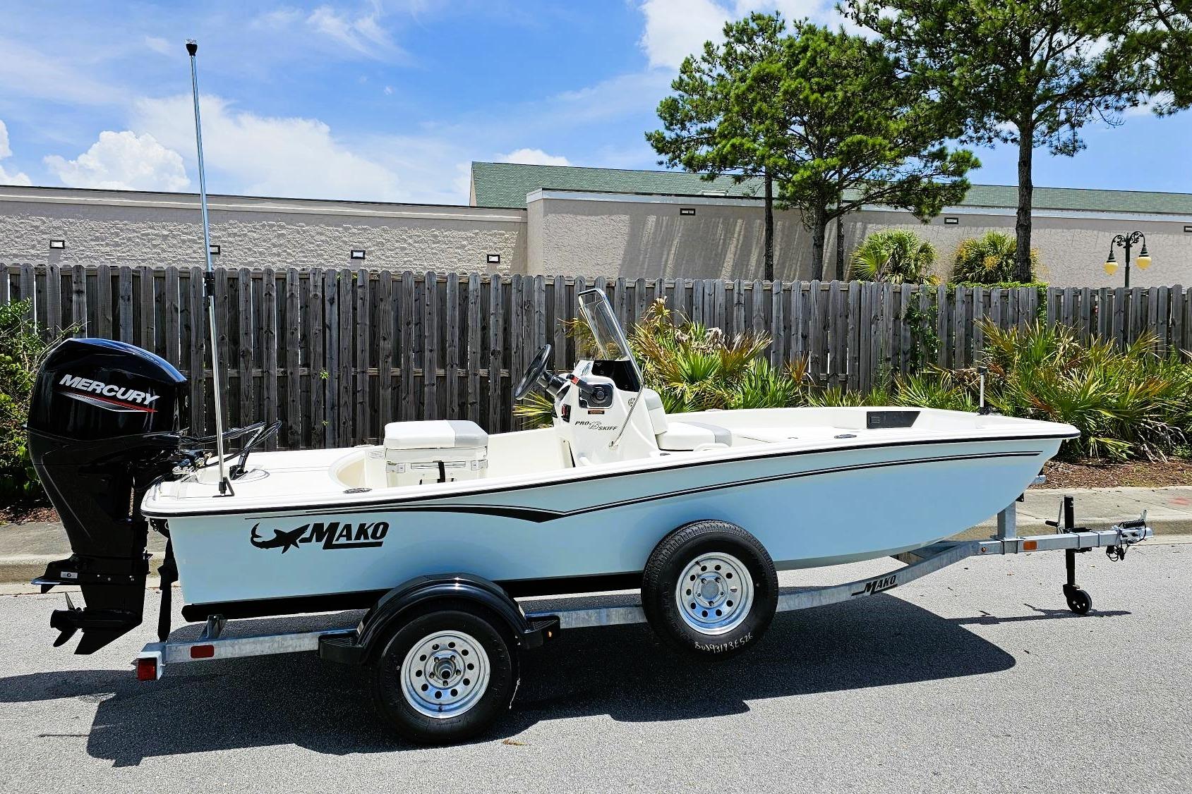 Mako Pro Skiff 15 CC 2026 Mako Pro Skiff 15 CC boat on trailer, parked outdoors.