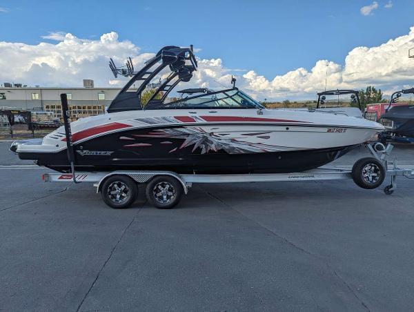 2019 Chaparral VRX2430