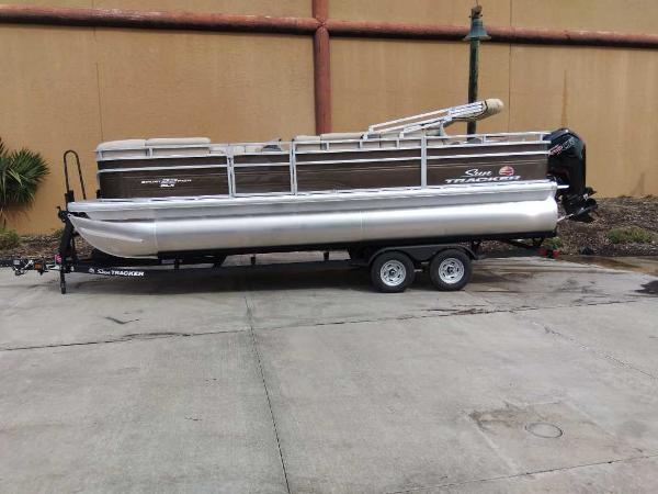 2025 Sun Tracker SportFish 22 DLX