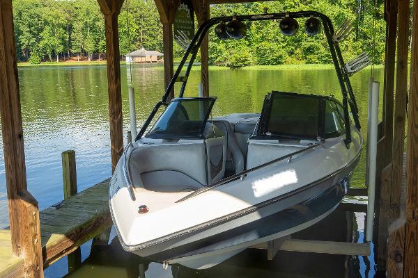 Malibu Wakesetter 23 XTi 2003 Malibu Wakesetter 23 XTi boat docked on a serene lake.