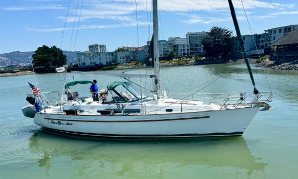Beneteau Oceanis 40 CC Beneteau Oceanis 40 CC sailboat from 1996 on calm water near urban buildings.
