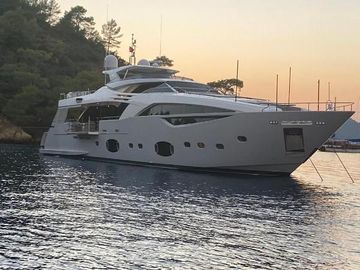 2011 Ferretti Yachts Custom Line 100