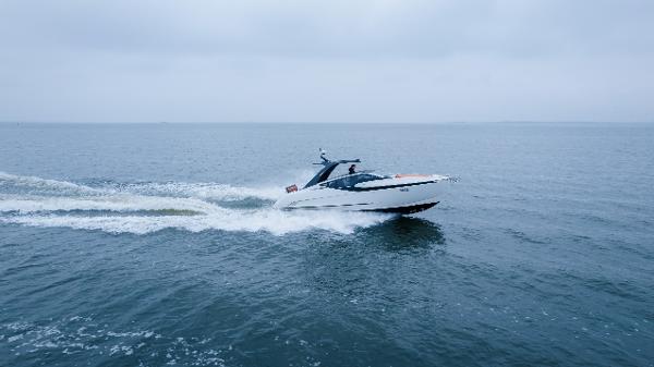 2021 Fairline F Line 33 #12