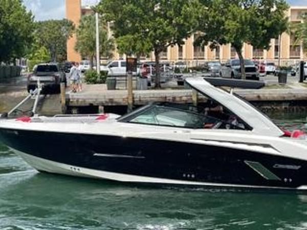 2014 Cruisers Yachts 328