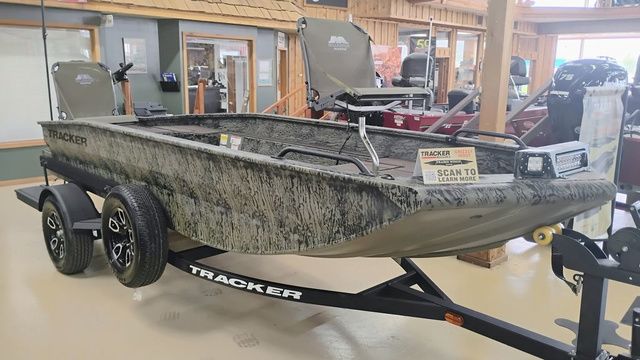 2025 Tracker G1650T DB
