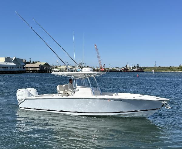 Jupiter JUPITER 30 2021 Jupiter JUPITER 30 boat on water, clear sky, fishing rods visible.
