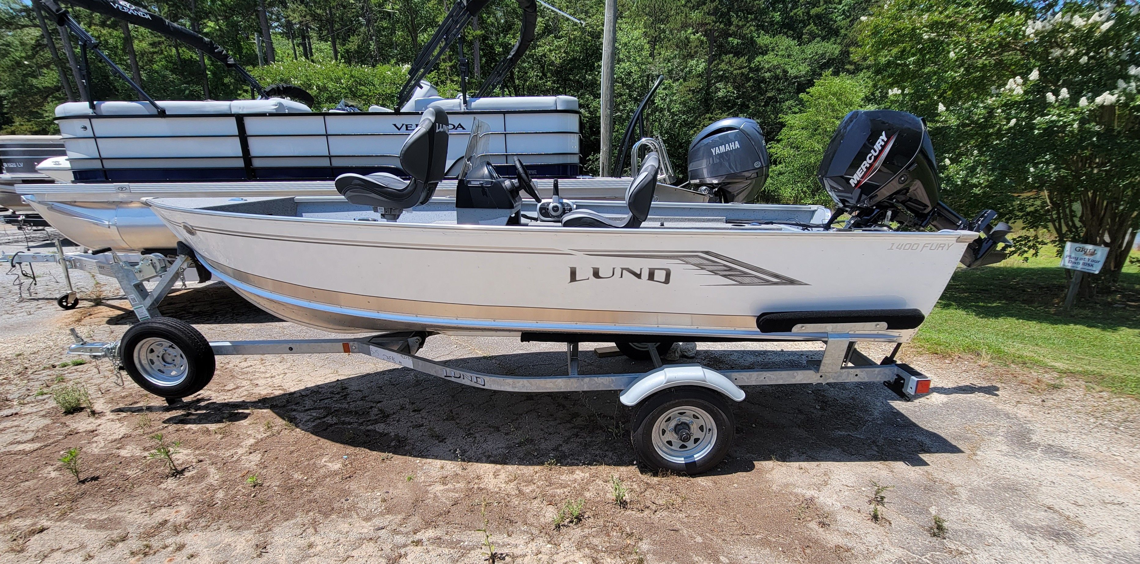 Lund 1400 FURY