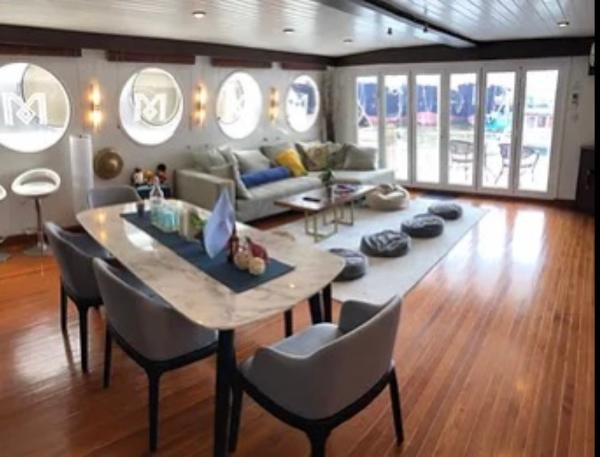 2006 Houseboat mandarin 65