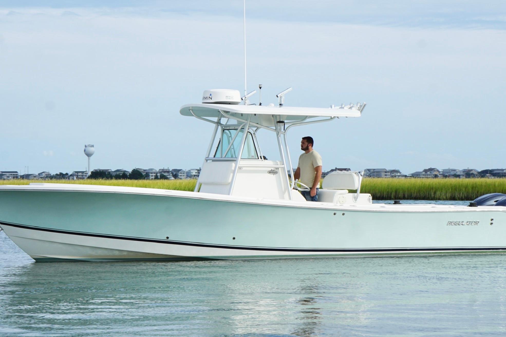 2006 Regulator 32 Forward Seating