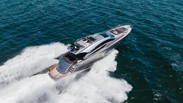 Pershing 82 VHP Pershing 82 VHP (AFRICAN WILD DOG)