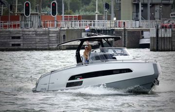 2024 Invictus Yachts Invictus 320 GT met 2 x Mercruiser 270 pk diesel van 2024!