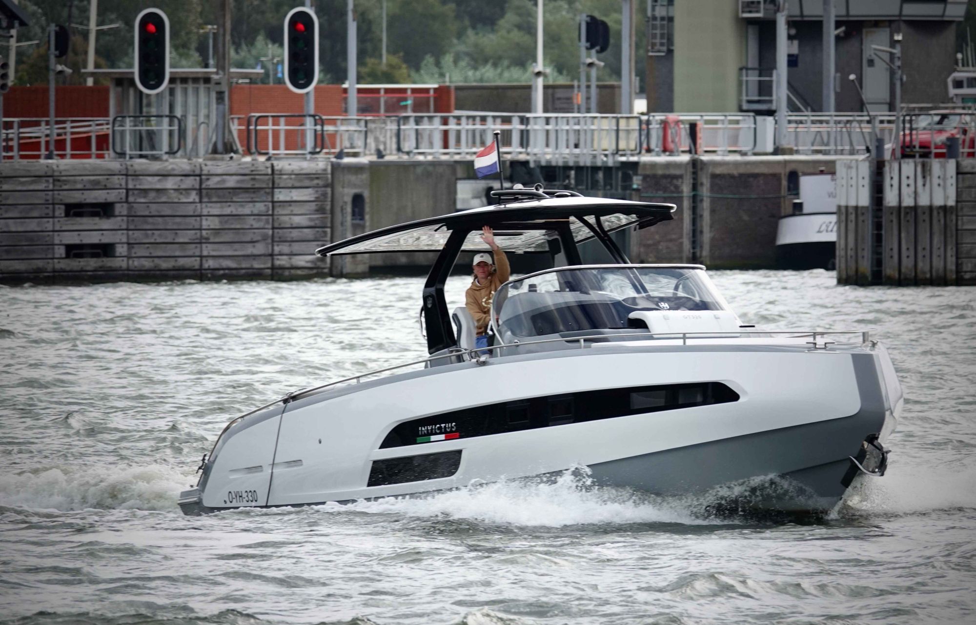 2024 Invictus Yachts Invictus 320 GT met 2 x Mercruiser 270 pk diesel van 2024!