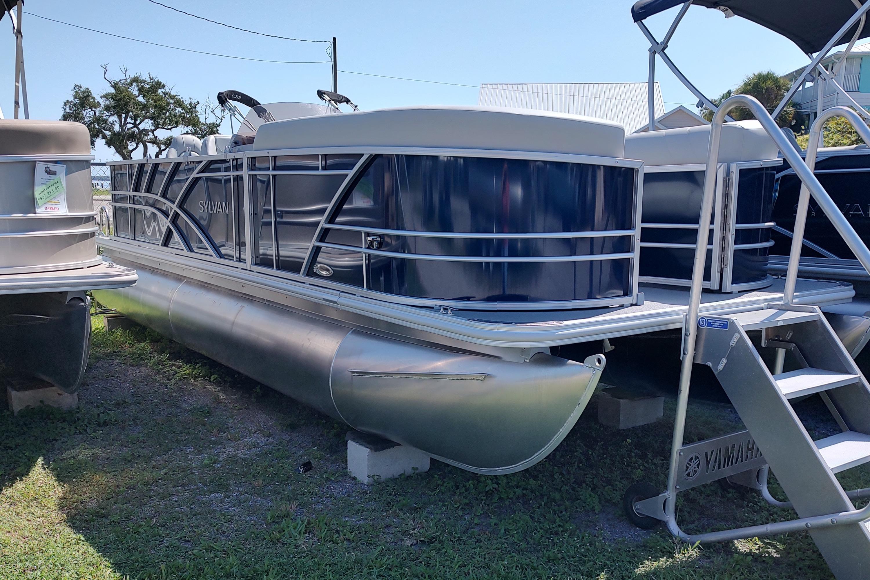 Sylvan Mirage 822 PARTY FISH 2025 Sylvan Mirage 822 PARTY FISH pontoon boat displayed outdoors.