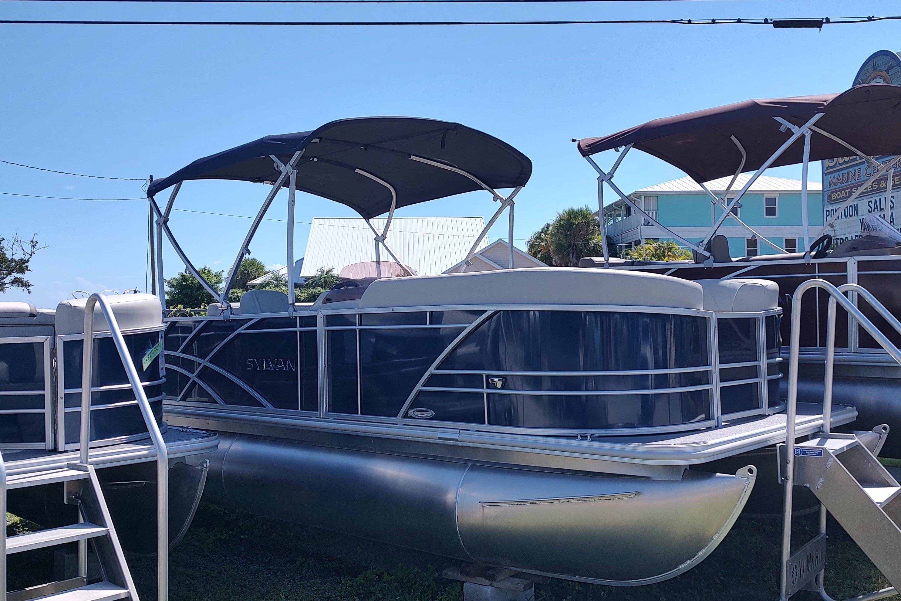 2025 Sylvan Mirage 822 PARTY FISH