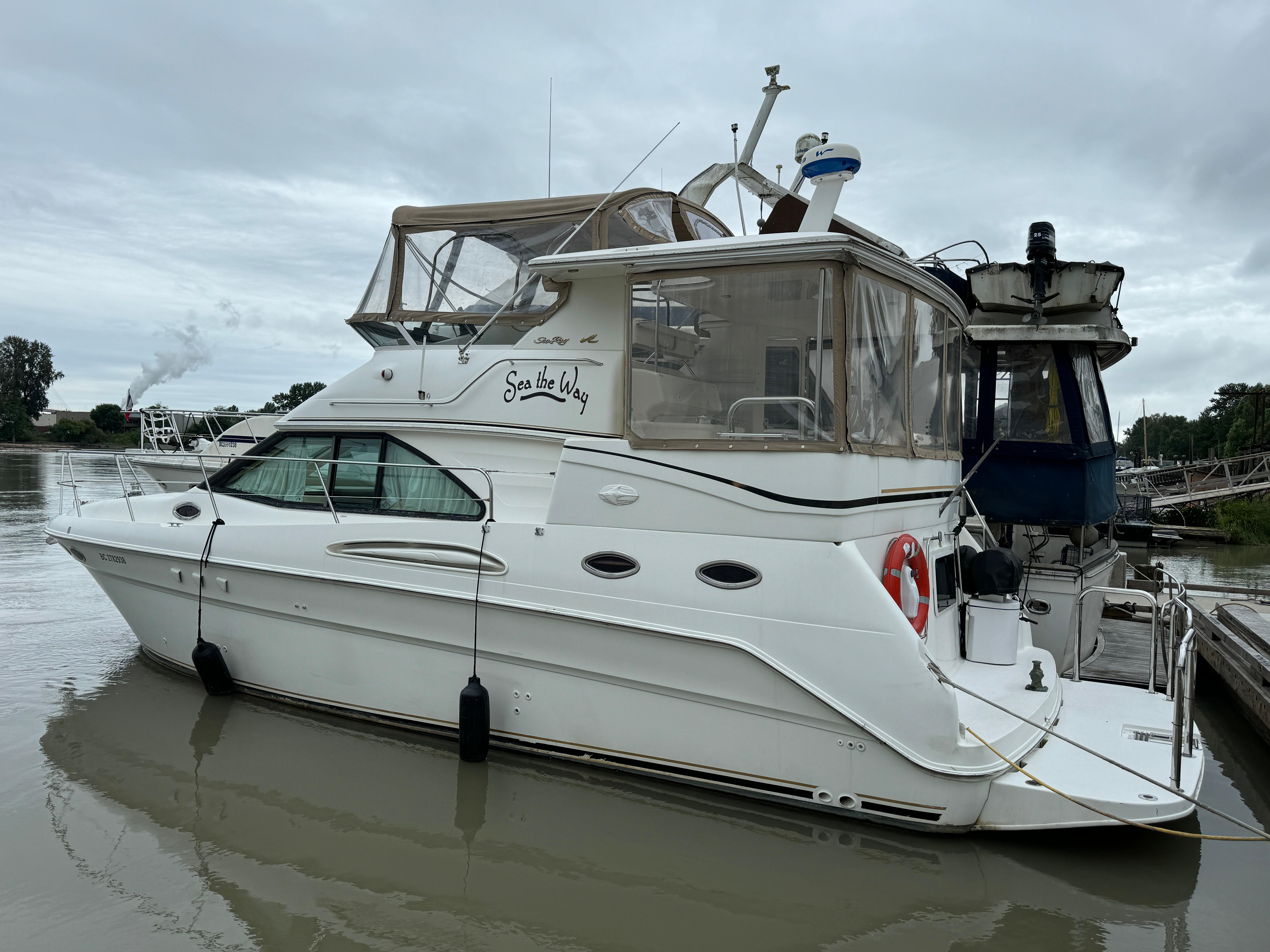 2000 Sea Ray 380 Aft Cabin