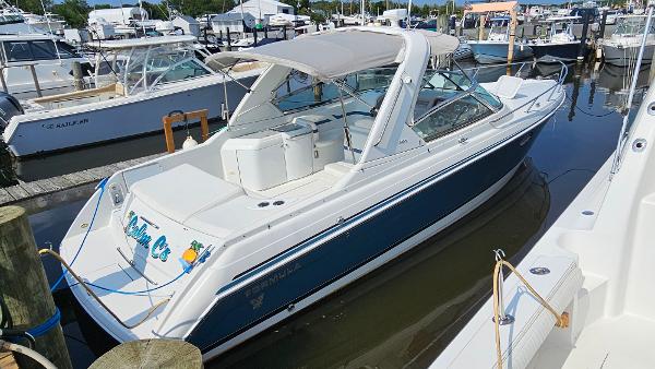 Formula 330 Sun Sport 2005 Formula 330 Sun Sport boat docked in marina, featuring sleek design and spacious seating.
