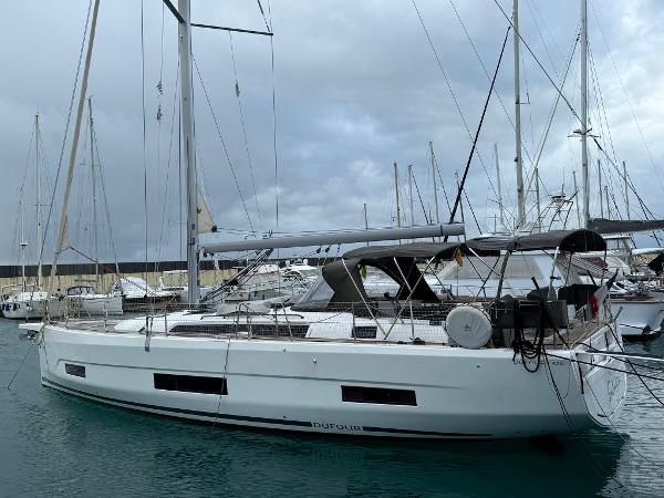 2022 Dufour 470