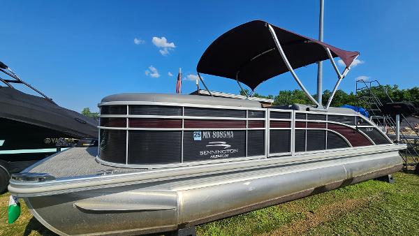 2020 Bennington SX 23 Premium Swingback