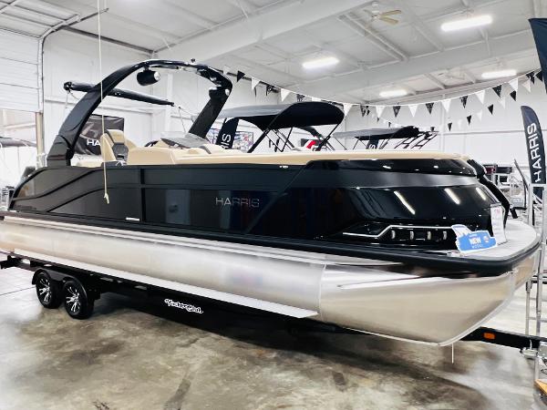 Harris 250 GRAND MARINER V10 400 2024 Harris 250 Grand Mariner V10 400 pontoon boat in showroom display.