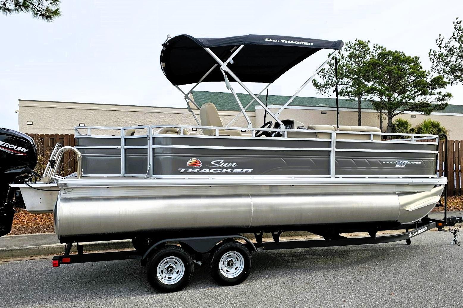 2025 Sun Tracker Fishin' Barge 20 DLX