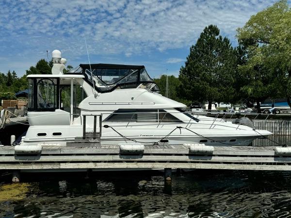 1999 Cruisers Yachts 3750 Motor Yacht