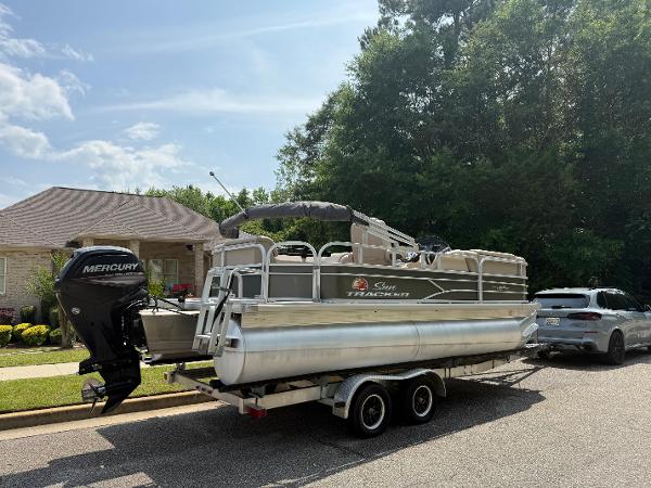 2021 Sun Tracker Party Barge 20 DLX