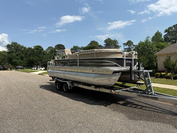 2021 Sun Tracker Party Barge 20 DLX