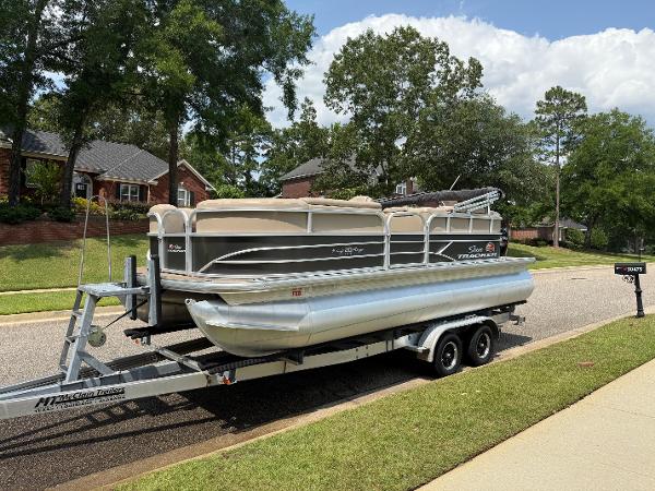 2021 Sun Tracker Party Barge 20 DLX
