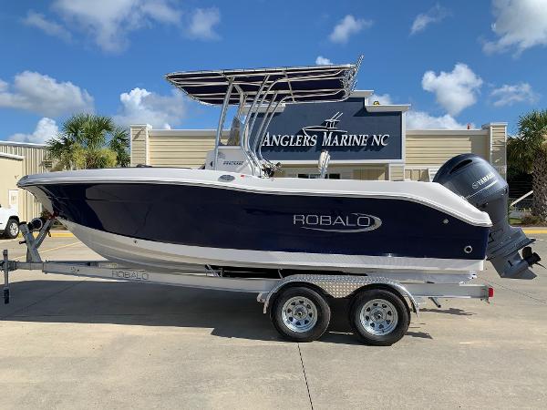 2026 Robalo R202 Explorer