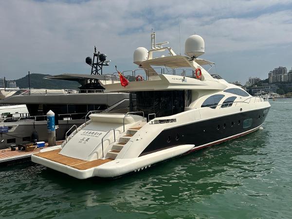 2008 Azimut 98