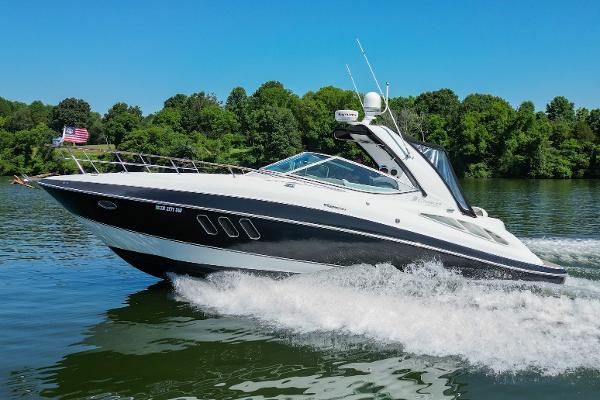 2008 Cruisers Yachts 330 Express